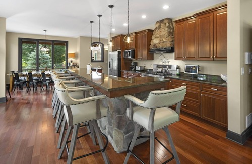 Bolton Landing House | Sagamore Golf House|Wine Cellar|Movie Theater|15 beds|Hot Tub|Pet Friendly|