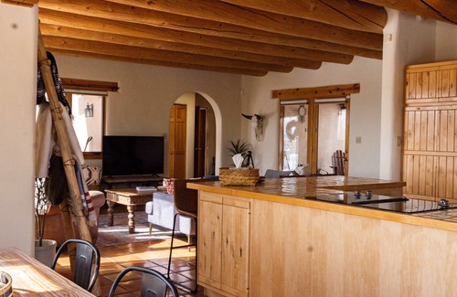 El Prado House | Sage House - cozy adobe, incredible views, hot tub