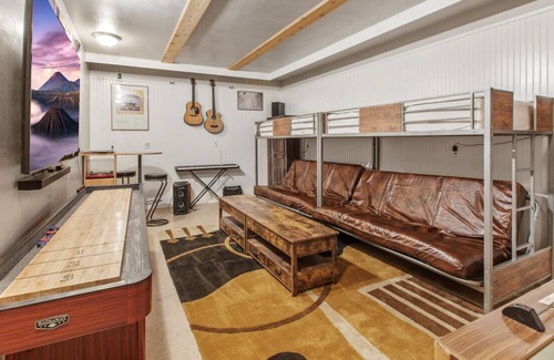 Sagle House | Sagle Property · Schweitzer/Hot Tub/Game room/Pets/No Guest Fee!