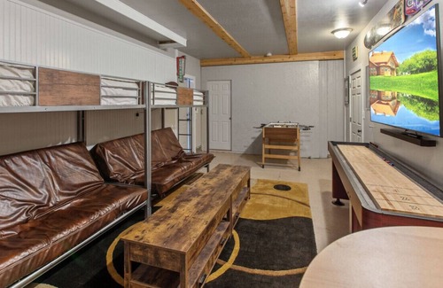 Sagle House | Sagle Property · Schweitzer/Hot Tub/Game room/Pets/No Guest Fee!