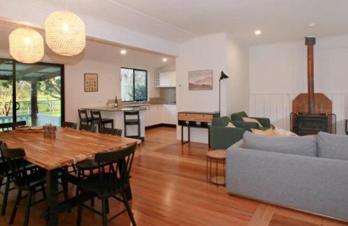 Anna Bay House | Sahara Trails Complex Sleeping groups WiFi Air Conditioning Horse Riding and much more