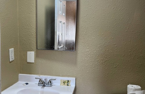 Lancaster Hotel | Sai Park Motel