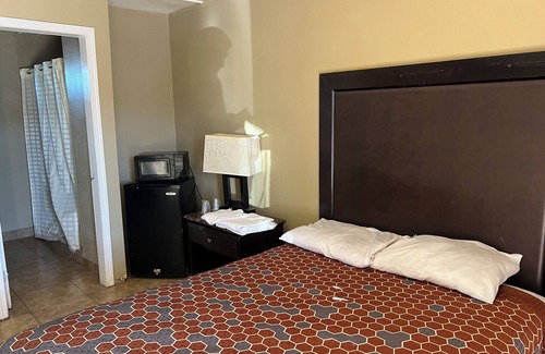 Lancaster Hotel | Sai Park Motel