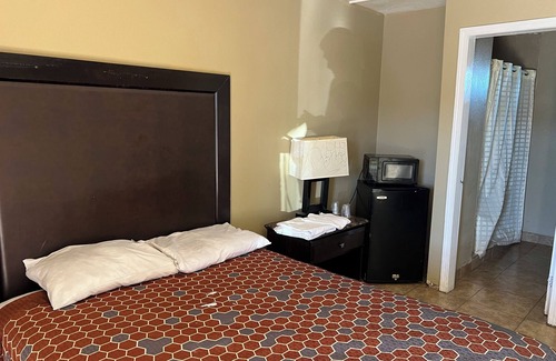 Lancaster Hotel | Sai Park Motel