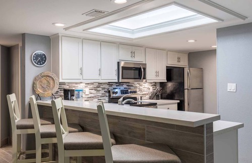 South Padre Island Condo | Saida IV 703 - Cozy Condo w/Beachfront Balcony, Small Dog Friendly, Oceanfront Pools & Spas