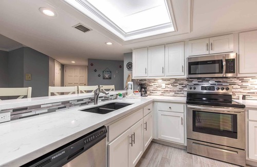 South Padre Island Condo | Saida IV 703 - Cozy Condo w/Beachfront Balcony, Small Dog Friendly, Oceanfront Pools & Spas