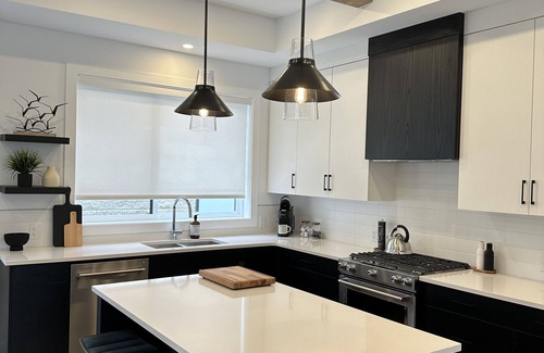 Central Okanagan House | Sail Rock at Shelter Bay, your lakeside retreat 5 minutes from downtown Kelowna.