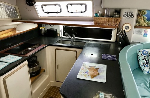 Calvin Hill Boat Rental | Sailing catamaran yacht for your next vacation to the Berry islands, Bahamas