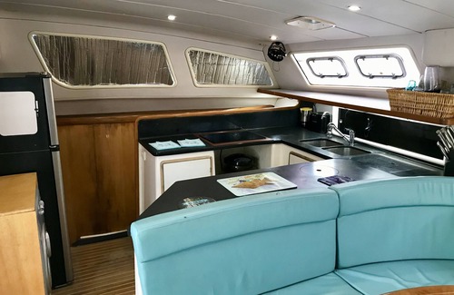Calvin Hill Boat Rental | Sailing catamaran yacht for your next vacation to the Berry islands, Bahamas