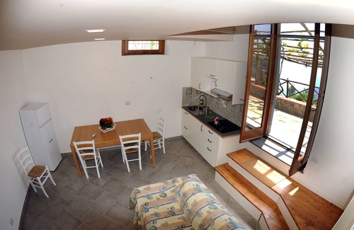 Furore Apartment | Sailing - Rod Stewart