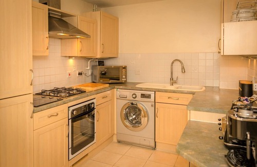 Eastbourne Apartment | Sailor's Rest: modern 2-bed, 2-bath with gorgeous water views