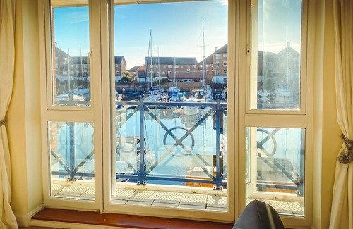 Eastbourne Apartment | Sailor's Rest: modern 2-bed, 2-bath with gorgeous water views