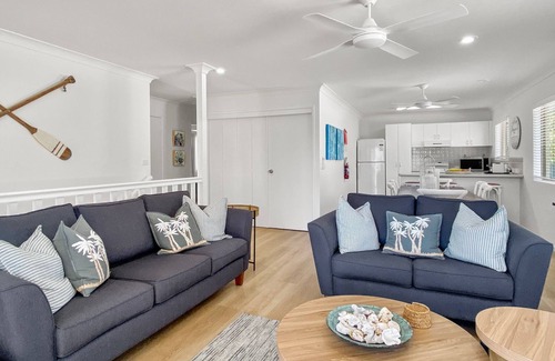 Horseshoe Bay Apartment | Sails on Horseshoe Apartment 4 - Beachfront Apartment by the Bay