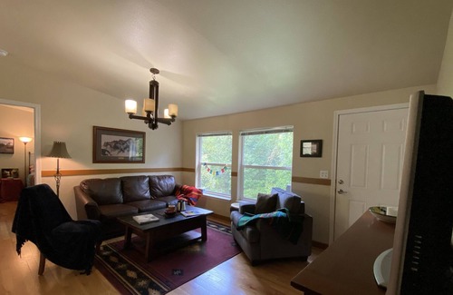 Gaston Cabin | Sain Creek Retreat at Hagg Lake, OR, 1 BDR/1BATH secluded Cabin sleeps 3 with AC