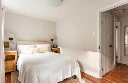 Manayunk House | Saint Davids Cottage in Manayunk, Walk to Train, Main Street