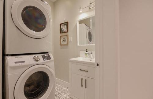 Plateau Mont Royal Apartment | Saint Laurent St Hotel