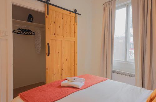 Plateau Mont Royal Apartment | Saint Laurent St Hotel
