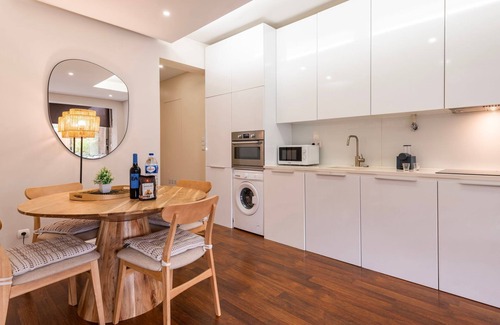 Sao Jorge de Arroios Apartment | Saldanha Terrace by LovelyStay