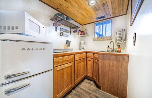 Estes Park Apartment | SALE! Dogs OK! Hot tub & king bed near Nat`l Park