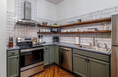 Salem Apartment | Salem Downtown Boutique 3BDRM Suite