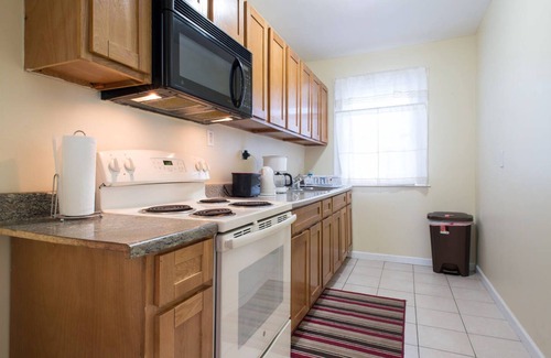 Salem Apartment | Salem Spacious First Floor 3-4BR!