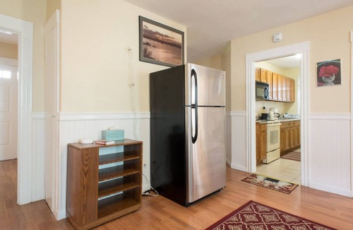 Salem Apartment | Salem Spacious First Floor 3-4BR!