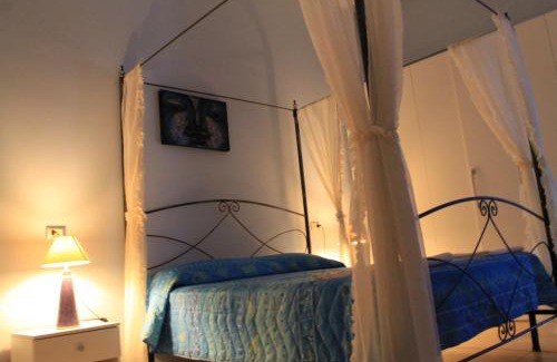 Racale House | Salenthouse