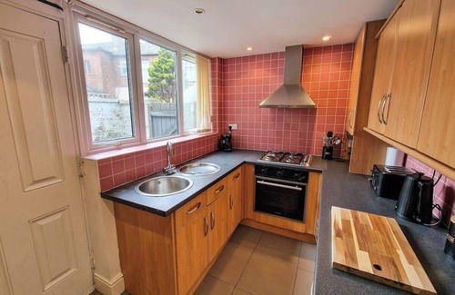 Salford House | Salford Home Sleeps 10 By City SuperHost