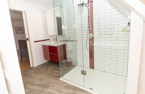 Wellington Apartment | Salisbury Barn: Red Room - Bed & Breakfast Room