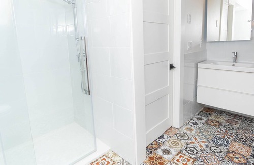 Wellington Bed & Breakfast | Salisbury Barn - Yellow Room