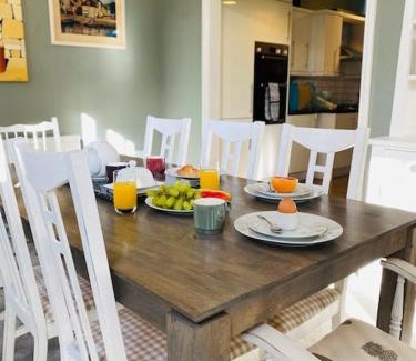 Isle of Portland House | Sally Hall Large central Portland home