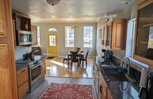 Salmon House | Salmon Riverfront HomenClose to Salmon and Challis. Fishing from back yard.