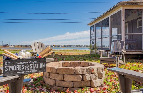 Wells House | Salt Box by the Sea: Water View - Charming 3-bedroom Cottage in Wells!