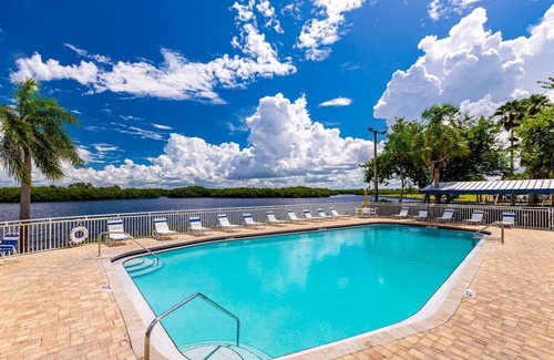 Ruskin Condo | Salt Life Cottage U420 - Little Harbor Beach Resort Tampa Bay