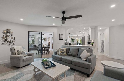 Pinecraft House | Salt Life Villa with heated pool & outdoor dining