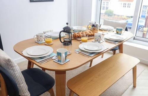 Southwold Cottage | SALT MARSH HOUSE, SOUTHWOLD, pet friendly, with a garden in Southwold