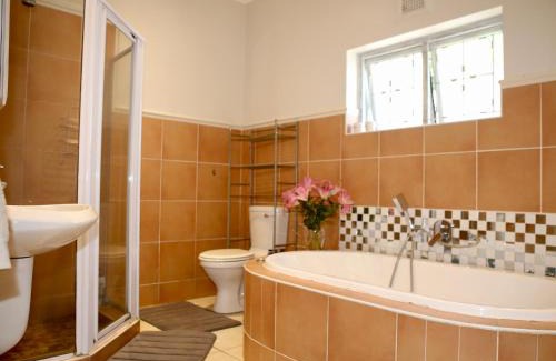 Umhlali Beach Apartment | Salt Rock Beach Retreat with Private pool