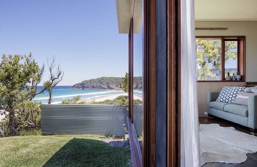 Boomerang Beach House | Salt Rock Boomerang Beach - Absolute Beachfront