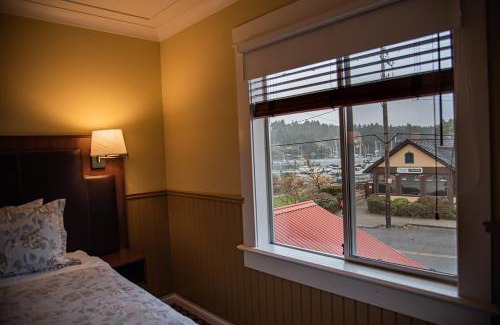 Ganges Hotel | Salt Spring Inn