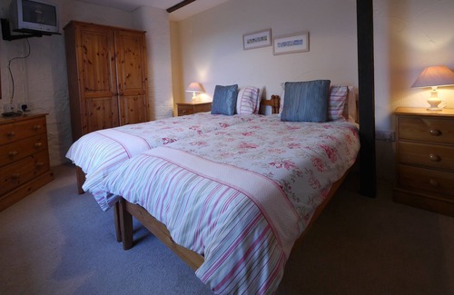 Widemouth Bay Cottage | Salthouse Cottage 73360 - sleeps 4 guests in 2 bedrooms