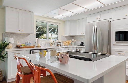 Bradenton House | 🍊Saltwater Heated Pool, Massage Chair, 12 Mins from Anna Maria, Sleeps 12