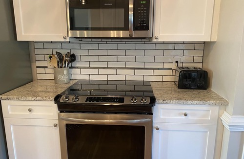 Myrtle Grove House | Saltwater Pool-Hottub-4 BR 3 BA-King beds-7 miles to the Beach!