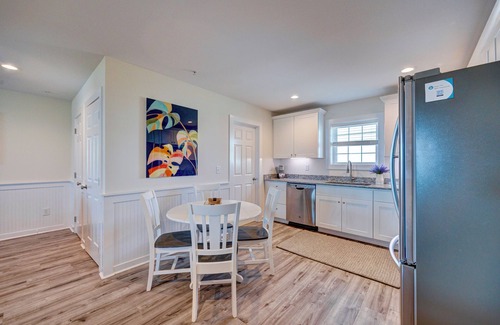 Surf City Apartment | Saltwater Suites Adjacent 1st Floor (107, 108)