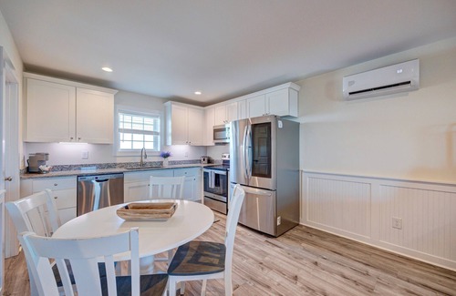 Surf City Apartment | Saltwater Suites Adjacent 1st Floor (107, 108)