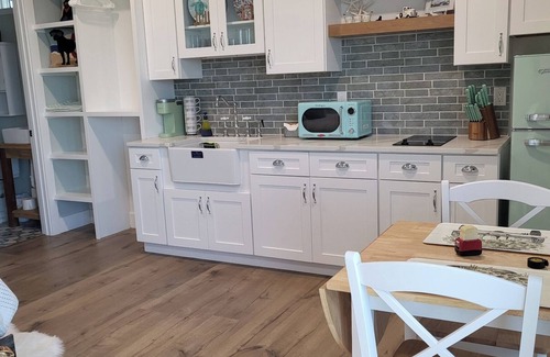 Beverly Beach Apartment | SALTY DOG LODGE Unit #1 -New King oceanfront Studio Pet Friendly! 954-616-7200