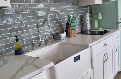 Beverly Beach Apartment | SALTY DOG LODGE Unit #1 -New King oceanfront Studio Pet Friendly! 954-616-7200