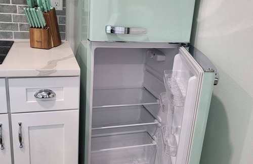 Beverly Beach Apartment | SALTY DOG LODGE Unit #1 -New King oceanfront Studio Pet Friendly! 954-616-7200