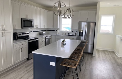 Emerald Isle House | Salty Emerald- 3rd row house with private pool. Sleeps 18- 5 BR and 4.5 Bathroom