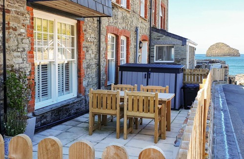 Trebarwith Strand Cottage | Salty Sea Dog