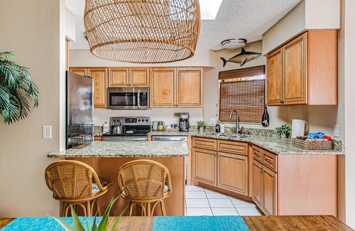 Englewood East House | 🩵Salty Shark Retreat 🩵 Heated Pool/Spa 🩵NEARBY BEACHES, GOLF COURSES!